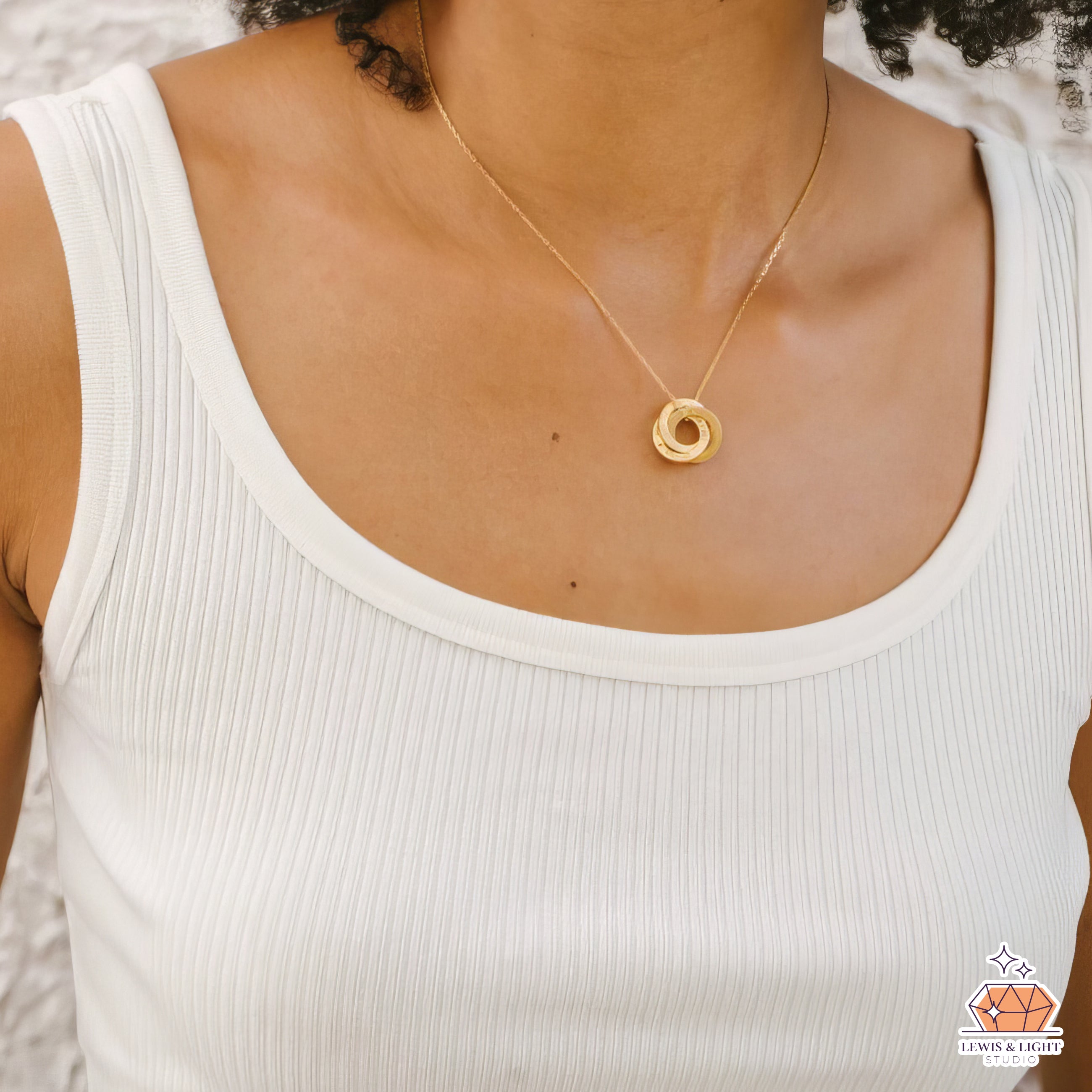 Personalized Interlocking Rings Necklace – Gold-Plated Family Keepsake