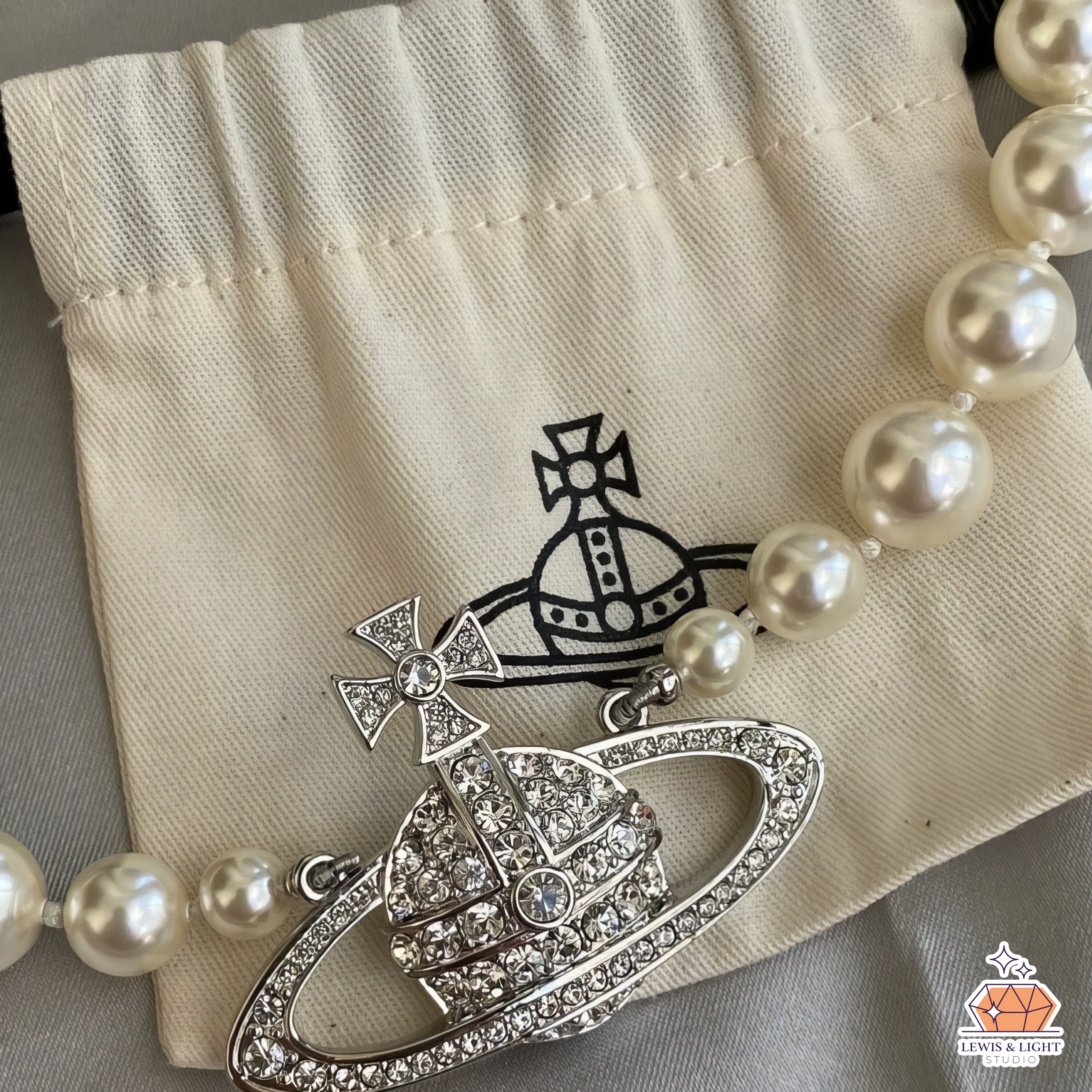 Vivienne Westwood Large Bas Relief Pearl Choker