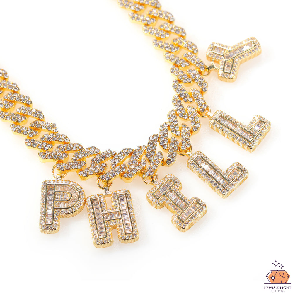 Gargantilla personalizada con letras gruesas de hip hop