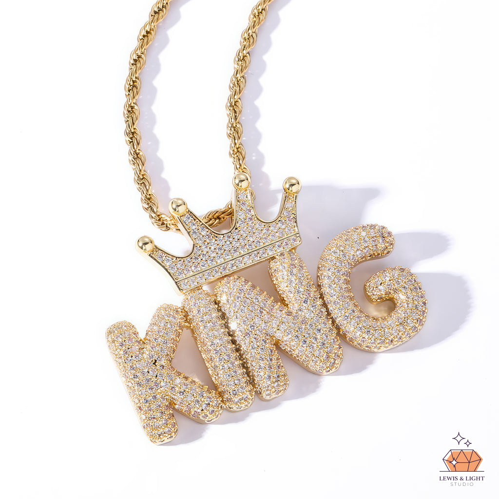 Halskette mit Strass-Buchstaben und Krone – Klobiger Anhänger im Urban-Hip-Hop-Stil